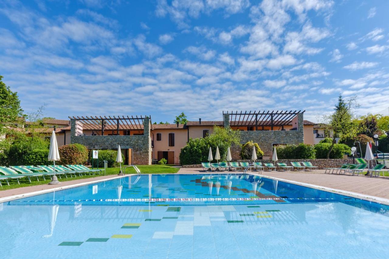 Aparthotel Golf Residenza Peschiera del Garda Exterior foto